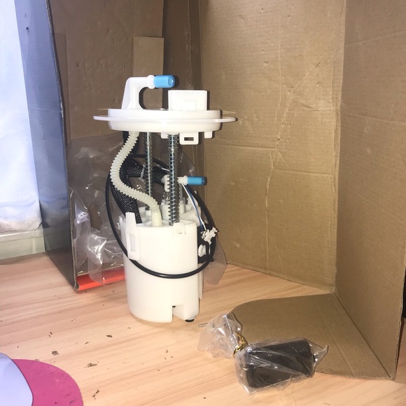 A-Premium Electric Fuel Pump Module Assembly with Sending Unit Compatible jaguar - Picture 2 of 3